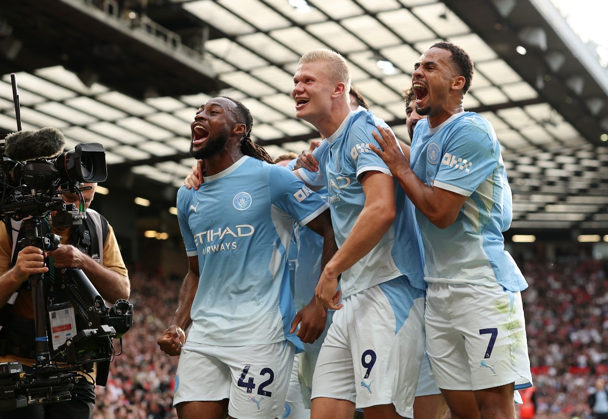 Erling-Haaland-celebrates-scoring-for-Man-City-vs-Man-United “I have to say…” – Two Man United legends are saying the same thing about controversial City goal