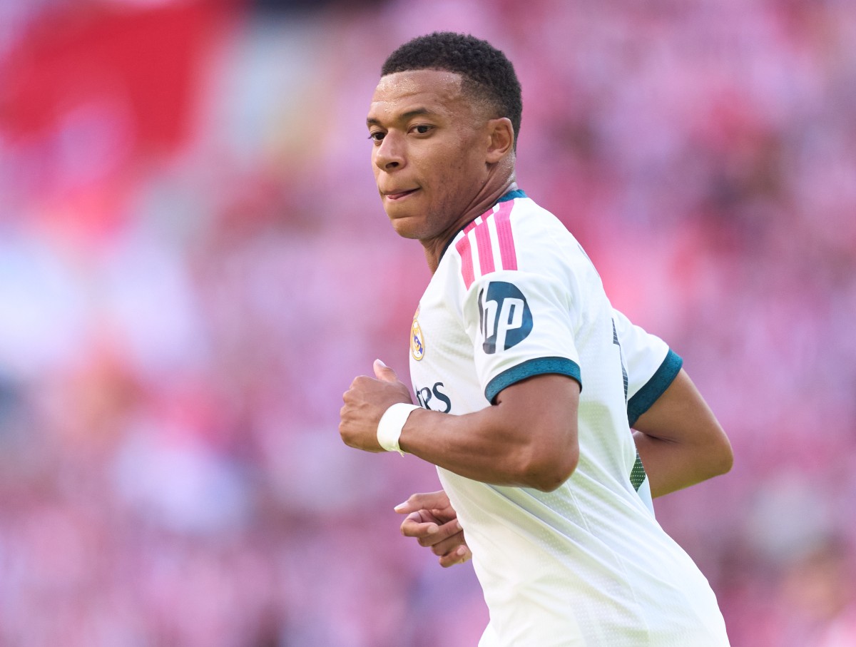Kylian Mbappe joga pelo Real Madrid contra o Atlético de Madrid