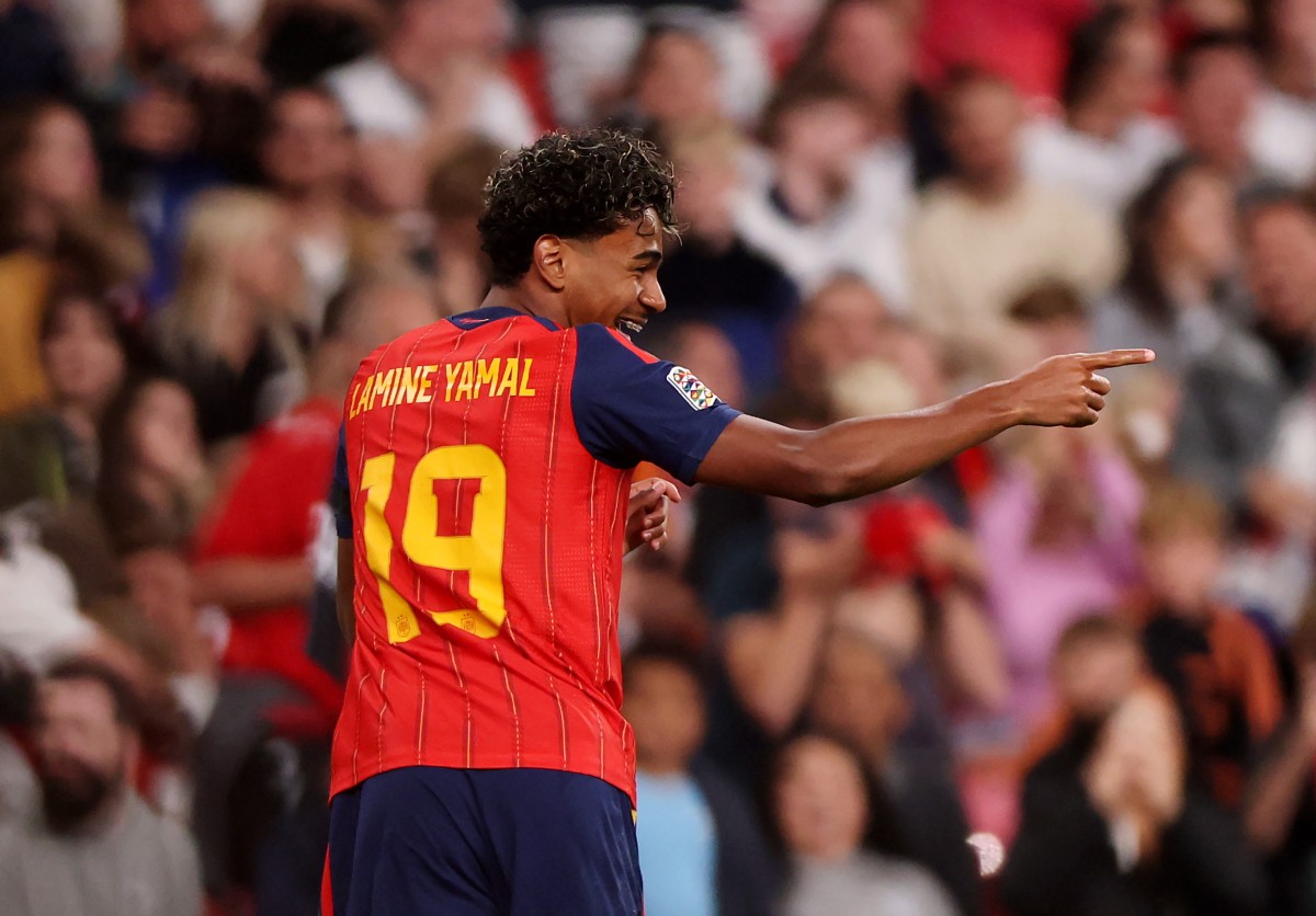 Lamin Yamal comemora gol da Espanha contra a Inglaterra