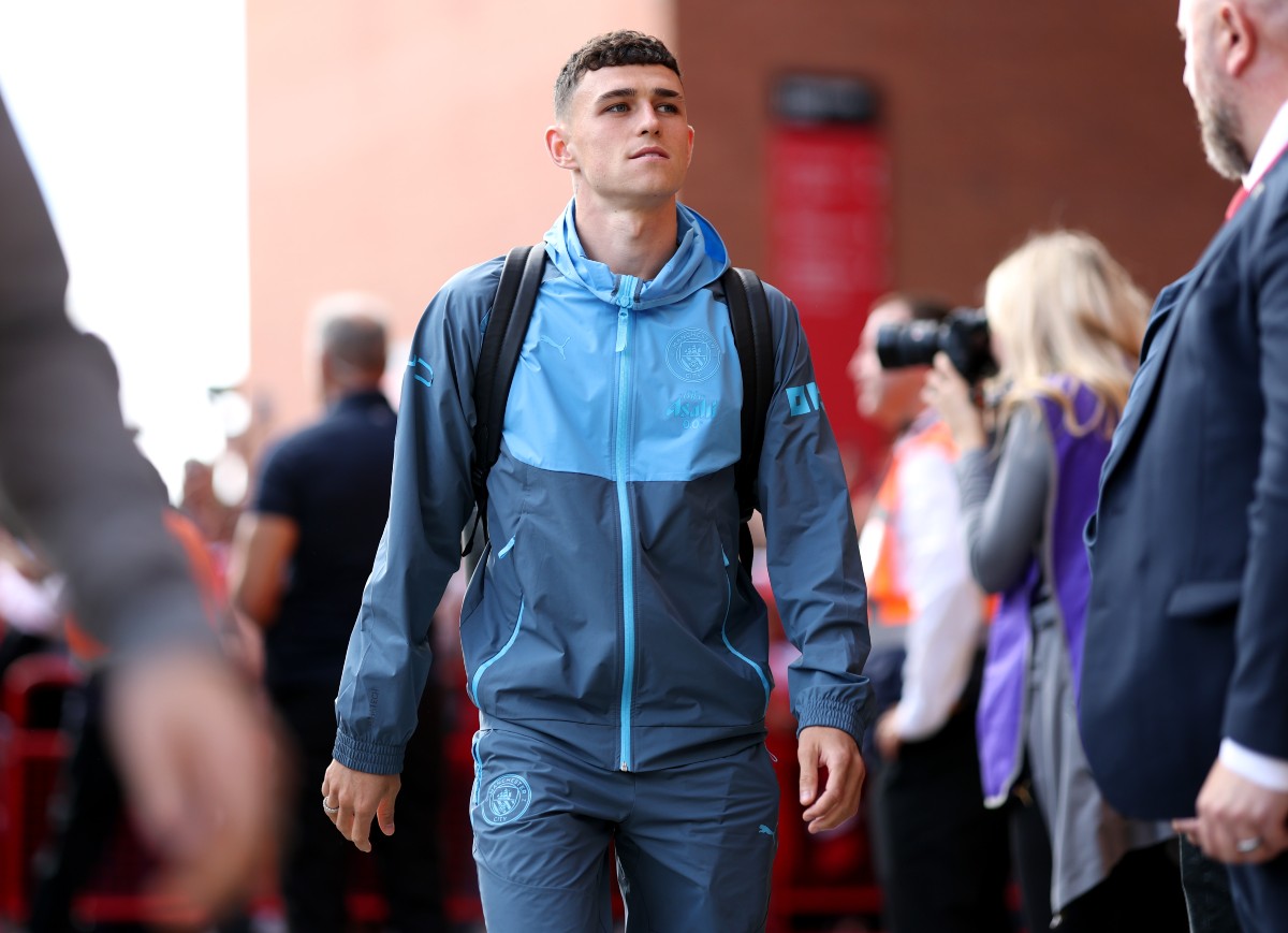 Phil Foden chega a Old Trafford